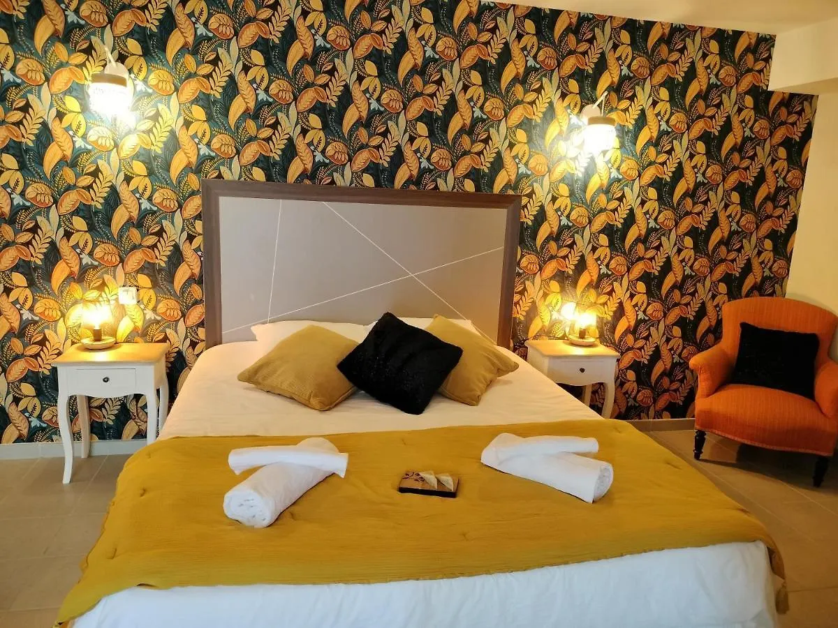 Auberge Des Colettes Coutansouze Hotel